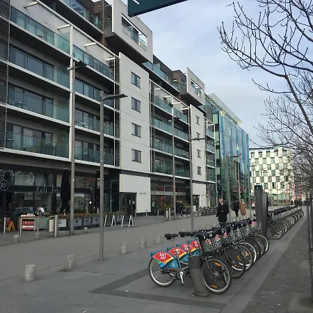 Modern City Docklands Dublino