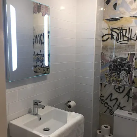Modern City Docklands Apartment *